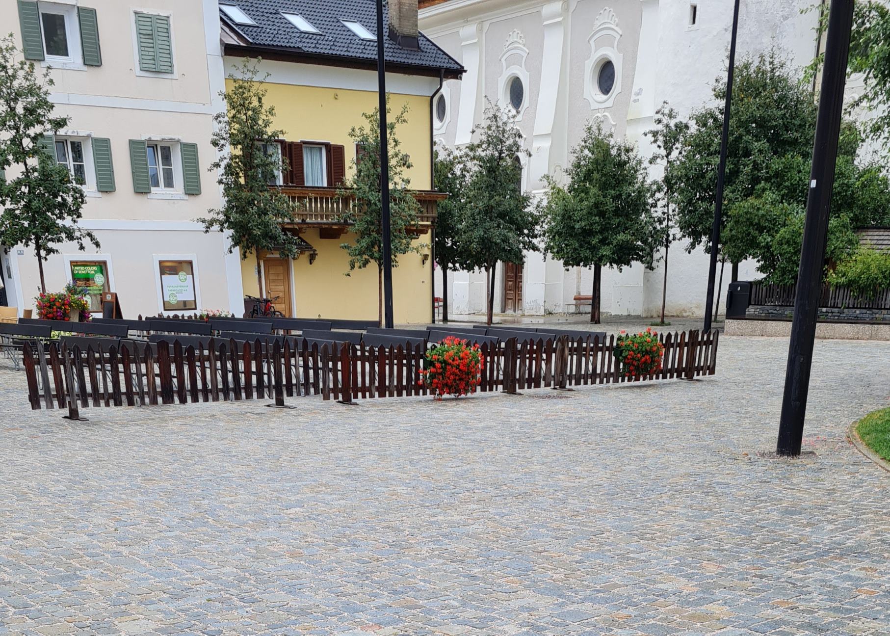 Bodenbeläge aus Luserna Gneis gerade verlegt